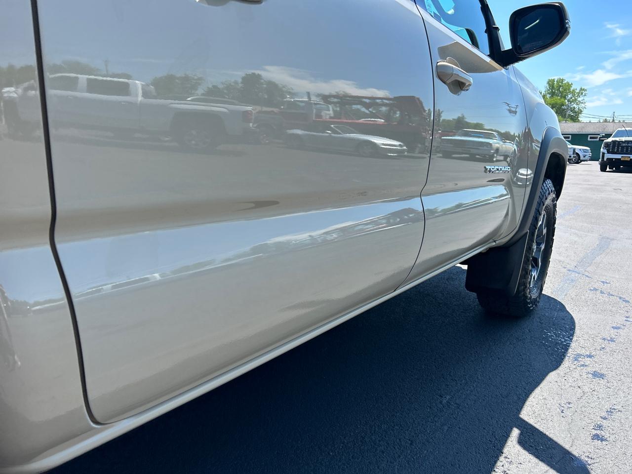 Toyota Tacoma 4WD Double Cab V6 AT TRD Off Road (Natl) 2017