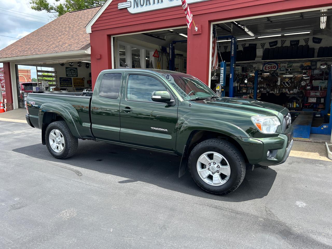 Toyota Tacoma 4WD Access Cab V6 MT (Natl) 2012