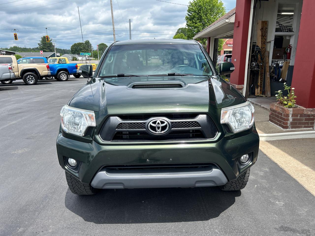Toyota Tacoma 4WD Access Cab V6 MT (Natl) 2012
