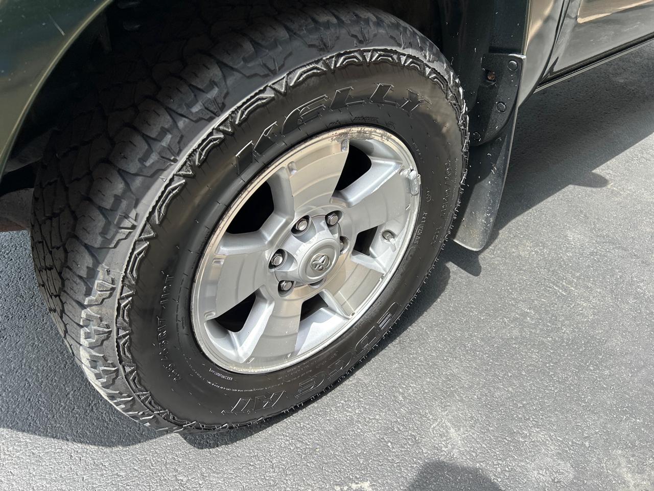 Toyota Tacoma 4WD Access Cab V6 MT (Natl) 2012
