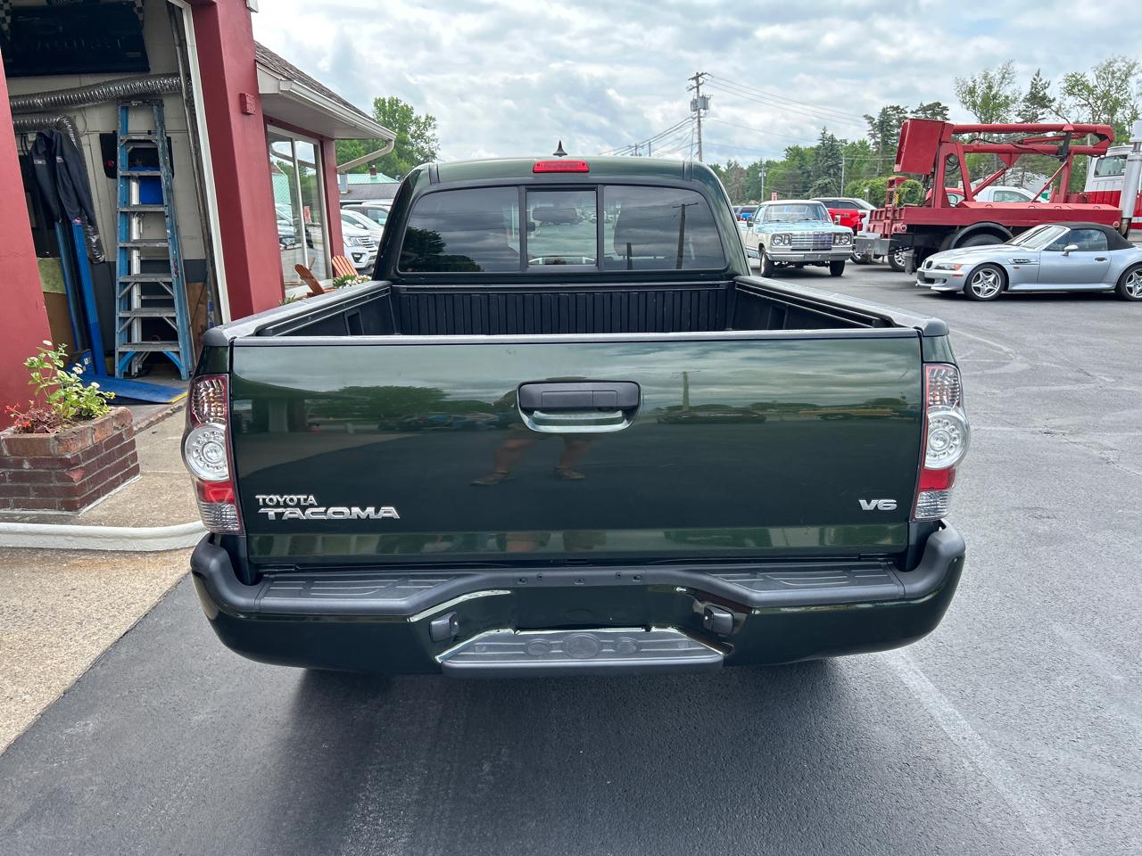 Toyota Tacoma 4WD Access Cab V6 MT (Natl) 2012