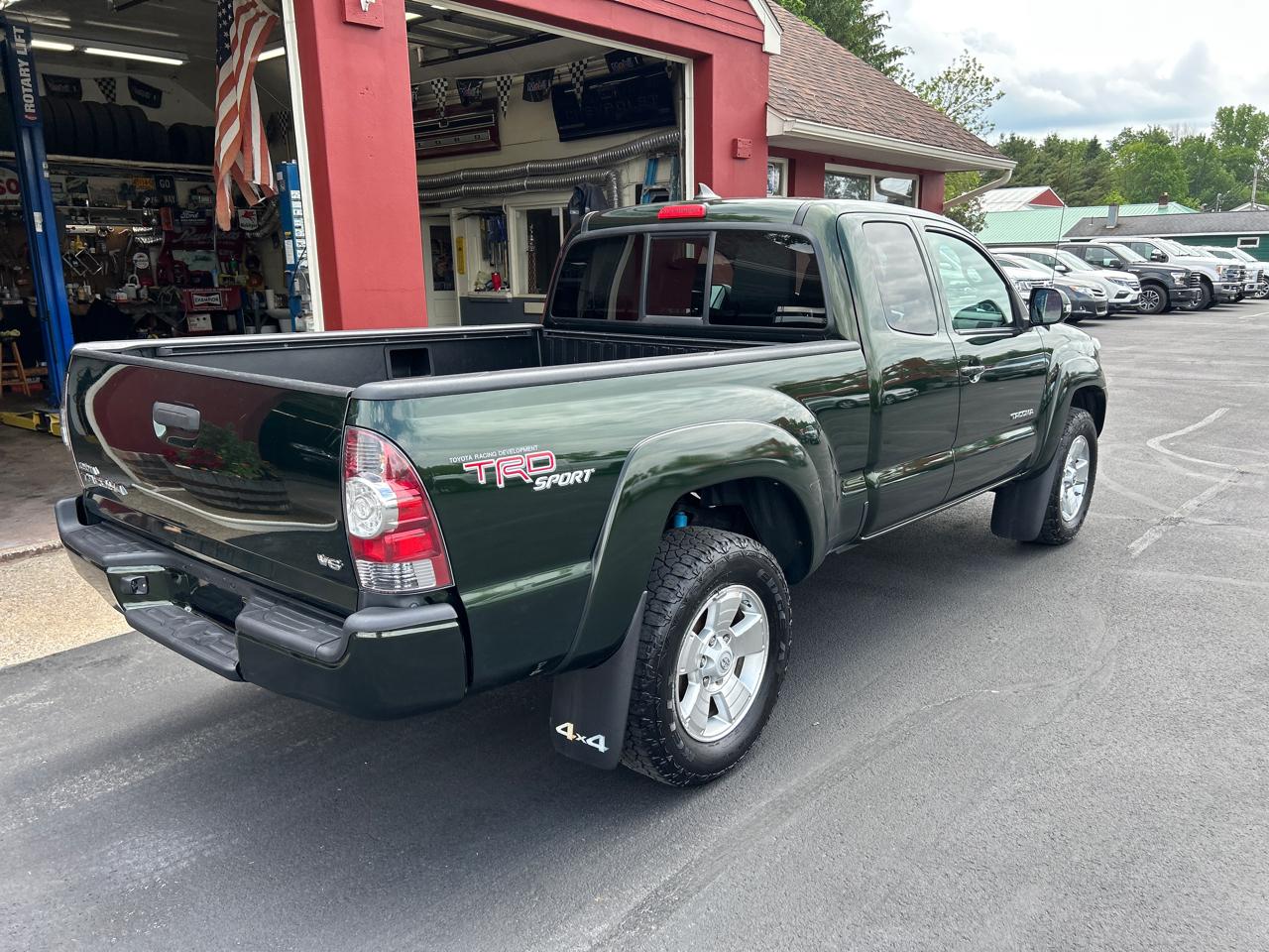 Toyota Tacoma 4WD Access Cab V6 MT (Natl) 2012