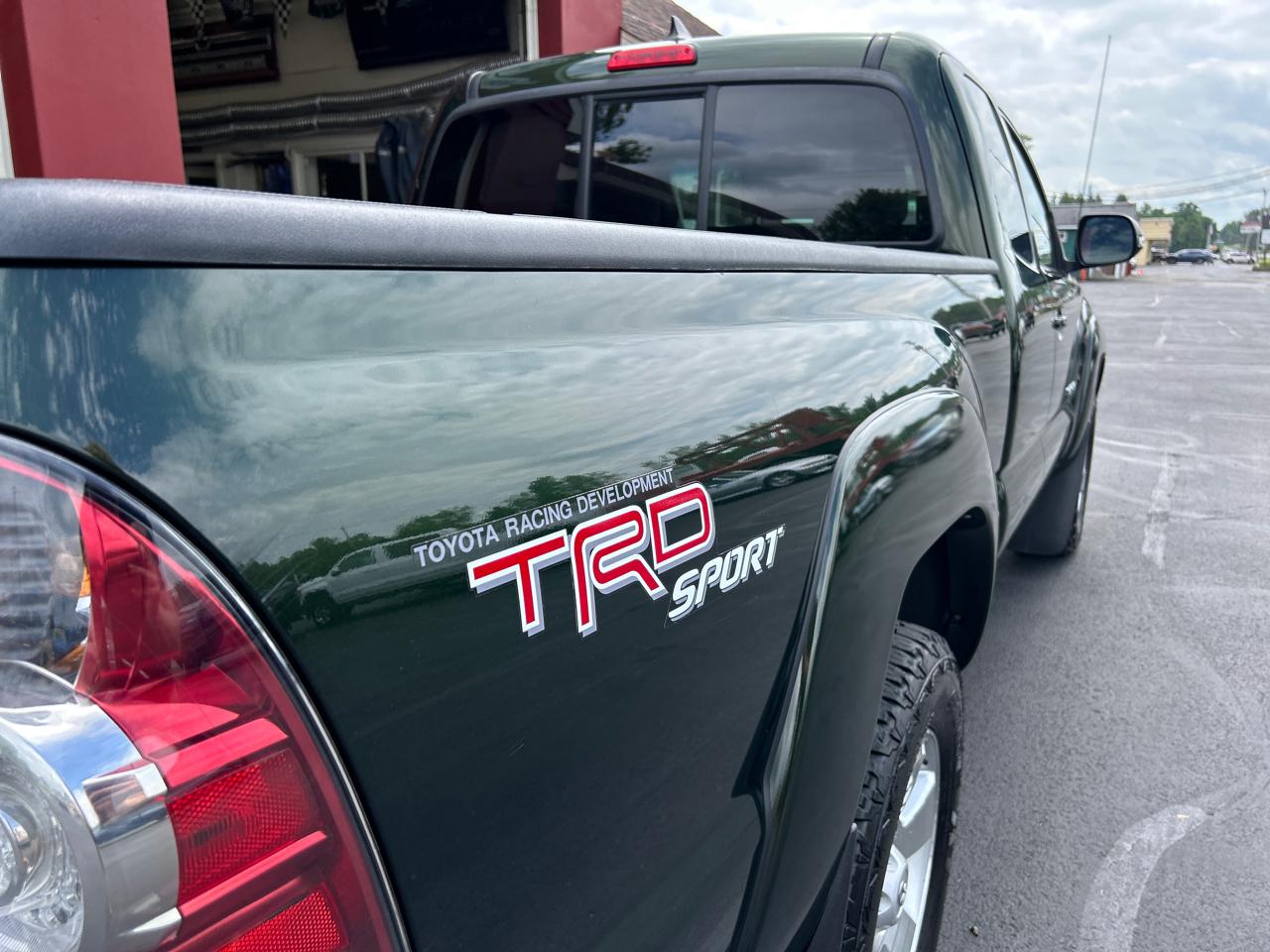 Toyota Tacoma 4WD Access Cab V6 MT (Natl) 2012
