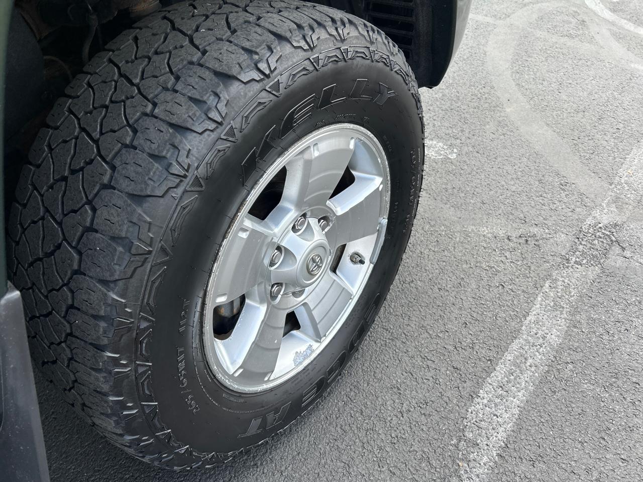 Toyota Tacoma 4WD Access Cab V6 MT (Natl) 2012
