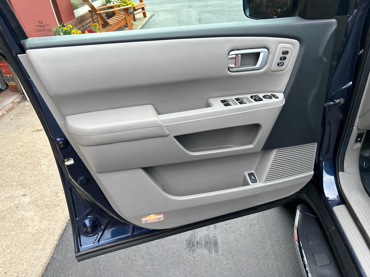 Honda Pilot AWD 4dr Touring w/RES & Navi 2013