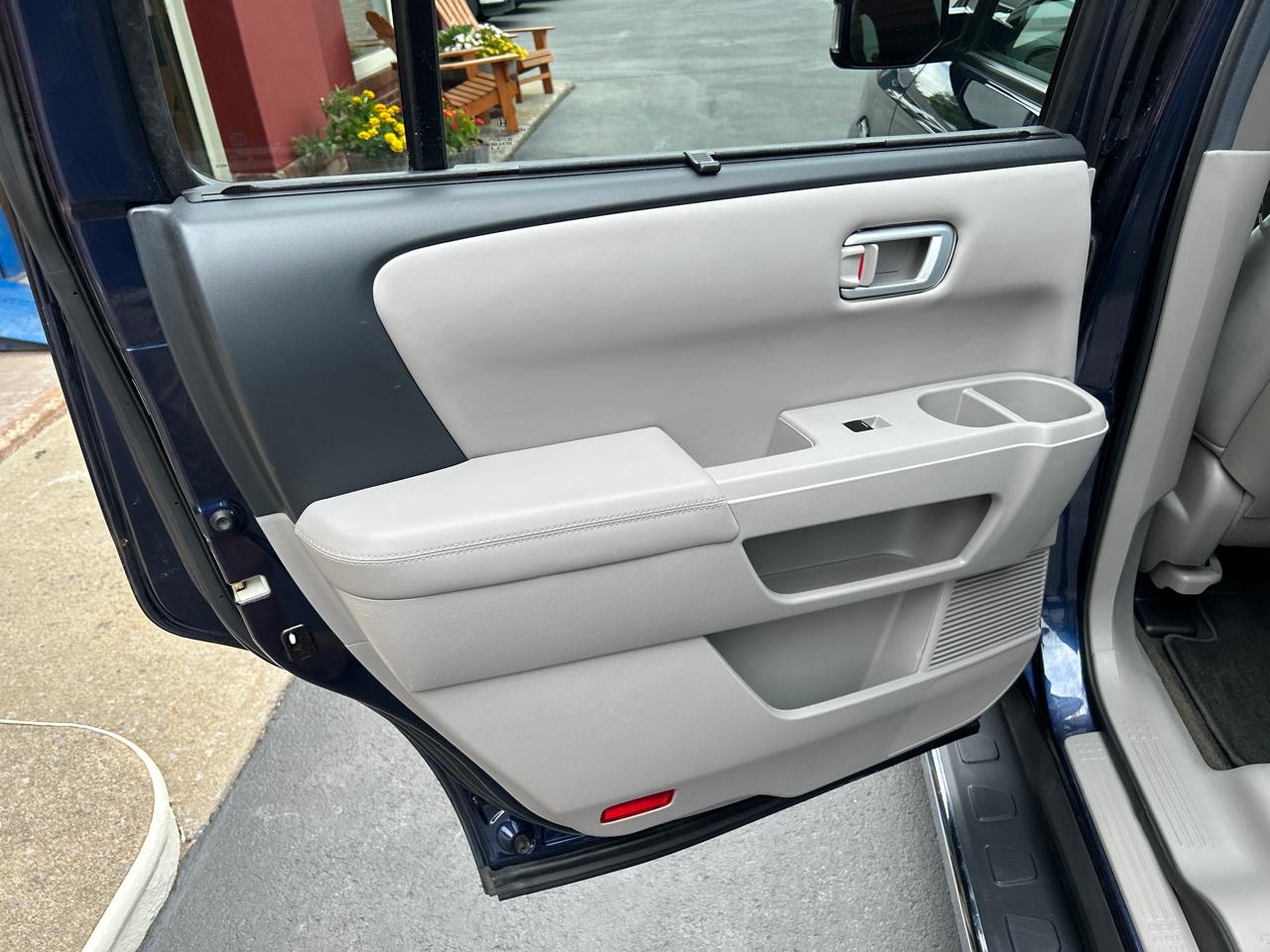 Honda Pilot AWD 4dr Touring w/RES & Navi 2013