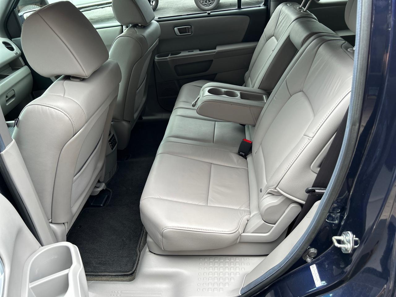 Honda Pilot AWD 4dr Touring w/RES & Navi 2013