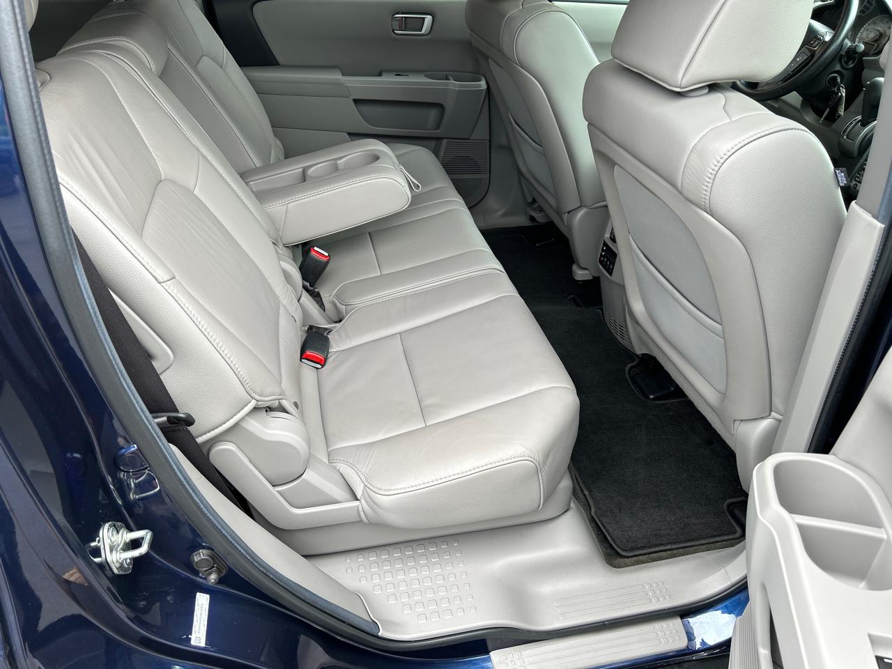 Honda Pilot AWD 4dr Touring w/RES & Navi 2013