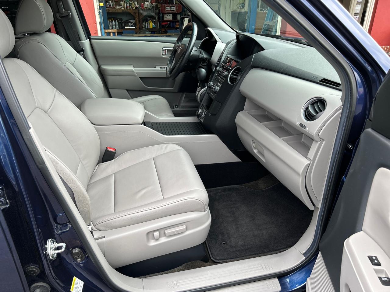 Honda Pilot AWD 4dr Touring w/RES & Navi 2013