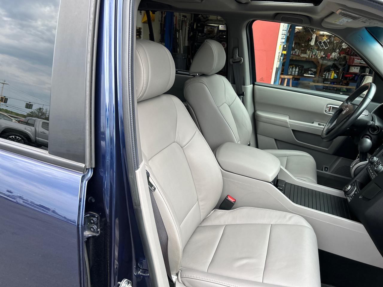 Honda Pilot AWD 4dr Touring w/RES & Navi 2013