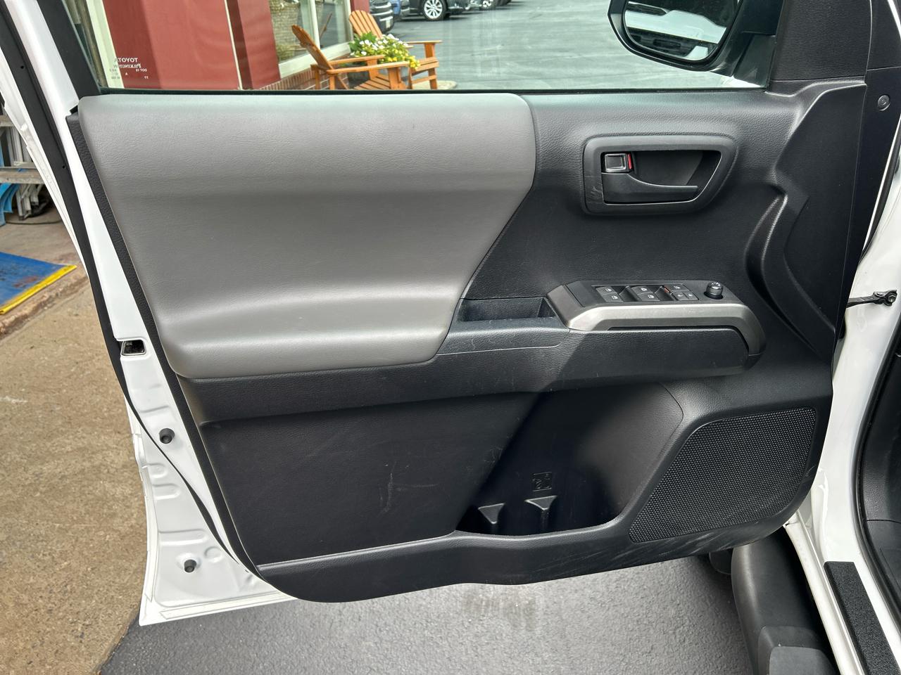 Toyota Tacoma 4WD SR5 Double Cab 6' Bed V6 AT (Natl) 2020