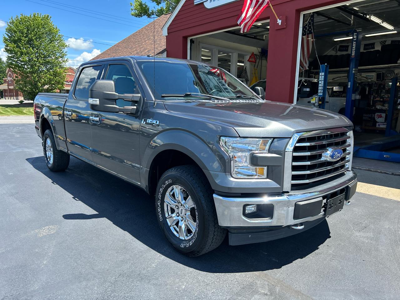 Ford F-150 4WD SuperCrew 150" XLT 2017
