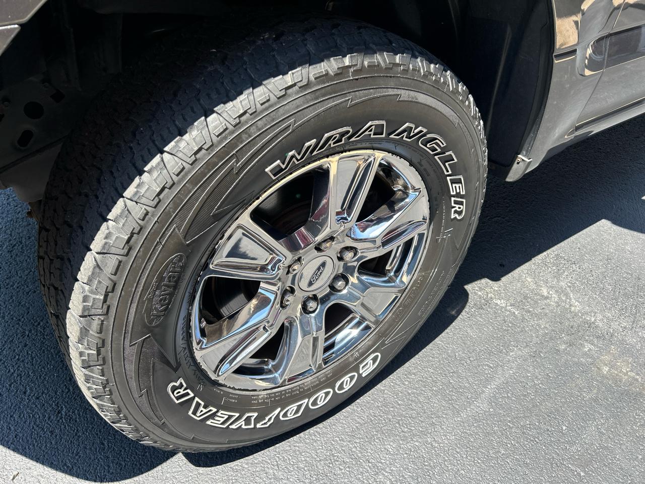 Ford F-150 4WD SuperCrew 150" XLT 2017