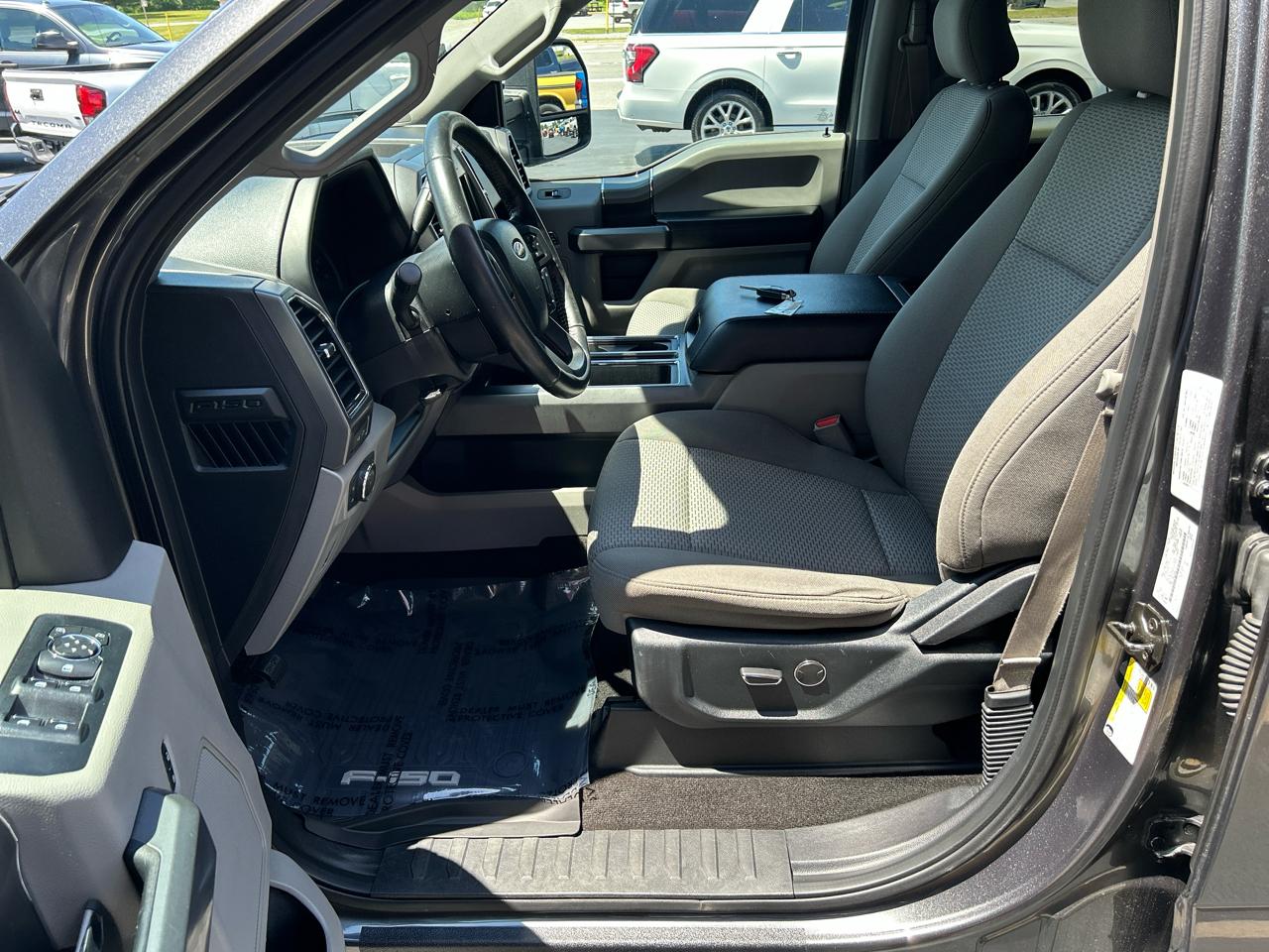 Ford F-150 4WD SuperCrew 150" XLT 2017