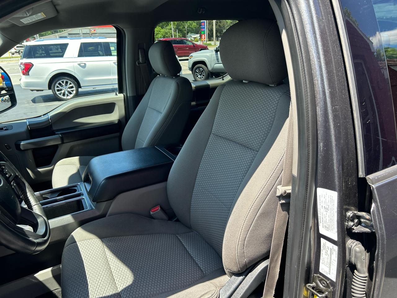 Ford F-150 4WD SuperCrew 150" XLT 2017