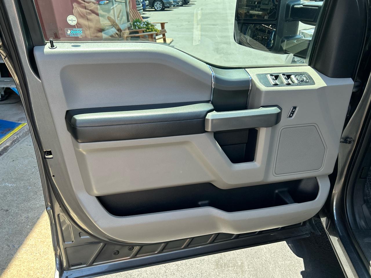 Ford F-150 4WD SuperCrew 150" XLT 2017