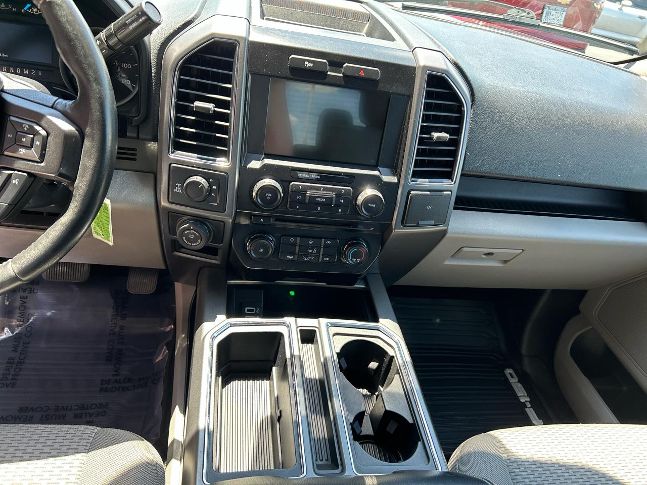 Ford F-150 4WD SuperCrew 150" XLT 2017