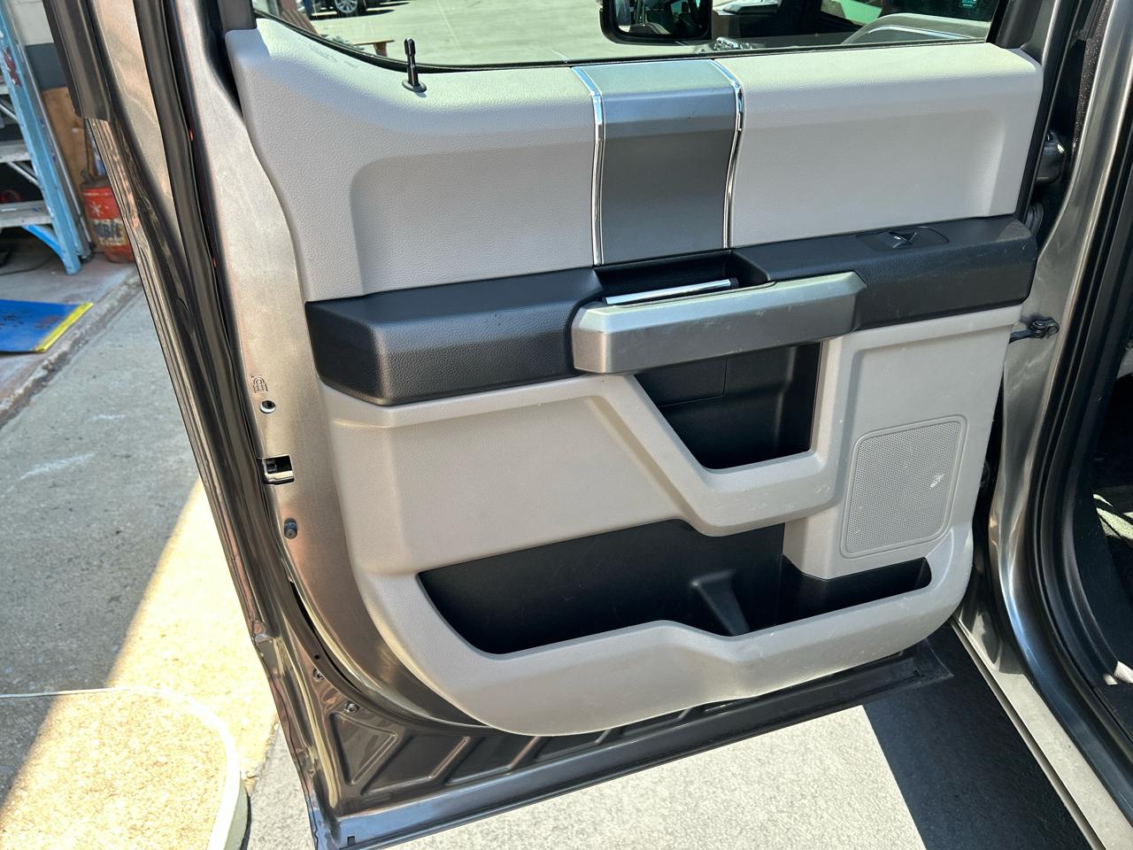 Ford F-150 4WD SuperCrew 150" XLT 2017