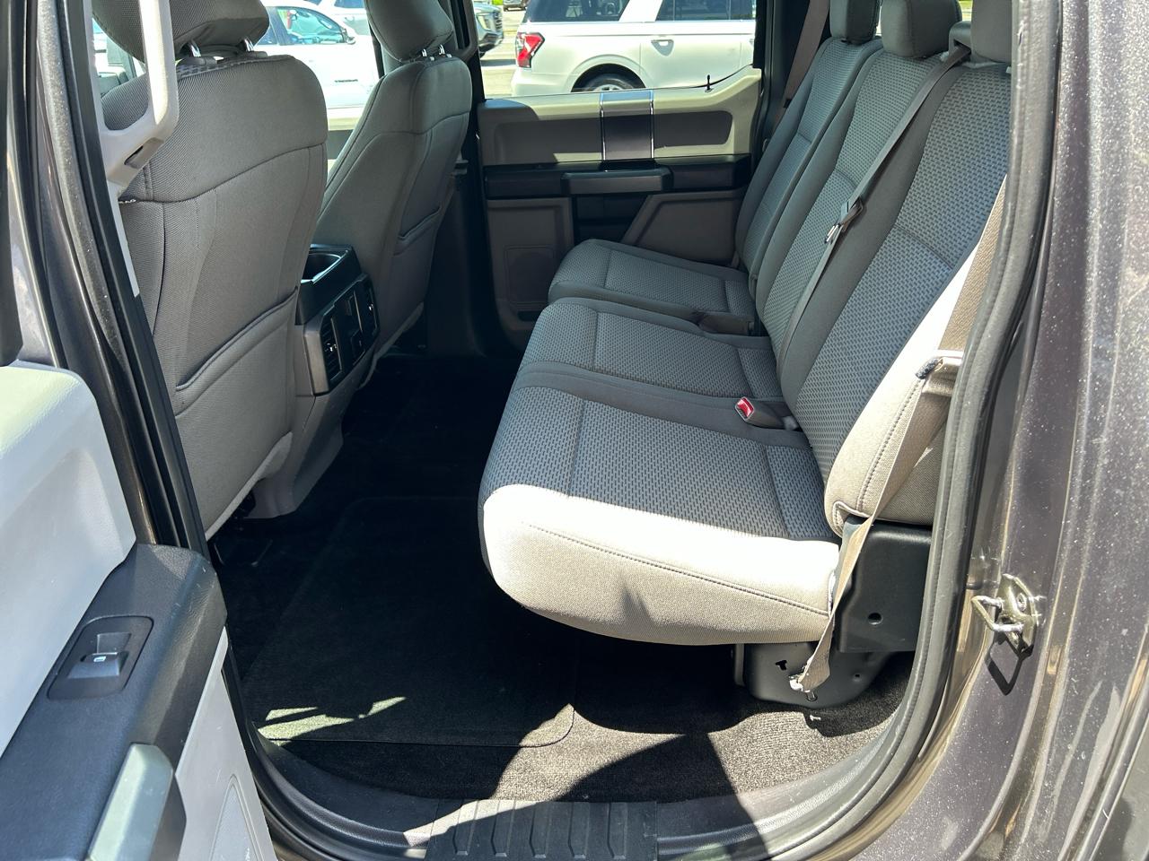 Ford F-150 4WD SuperCrew 150" XLT 2017