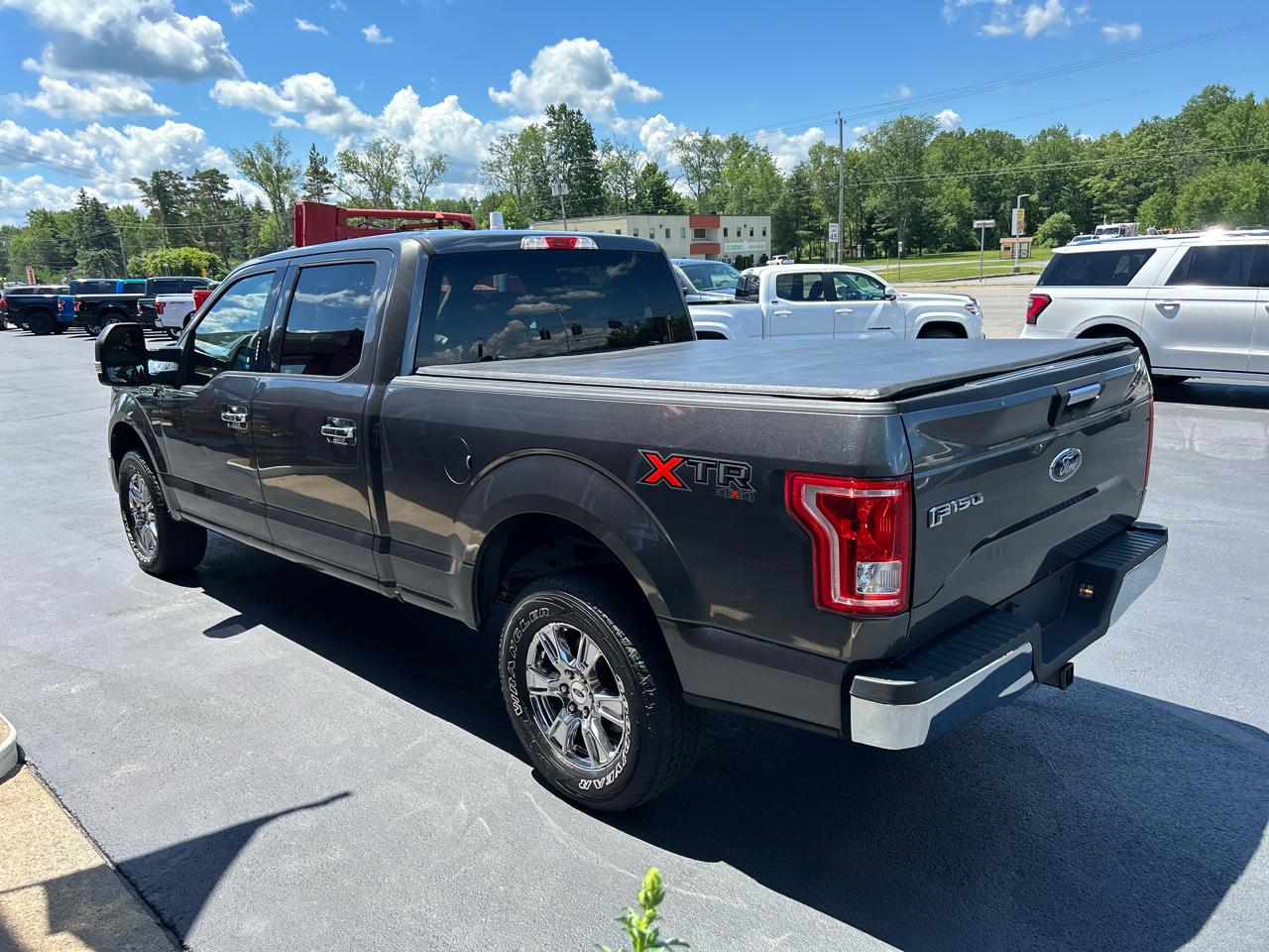 Ford F-150 4WD SuperCrew 150" XLT 2017