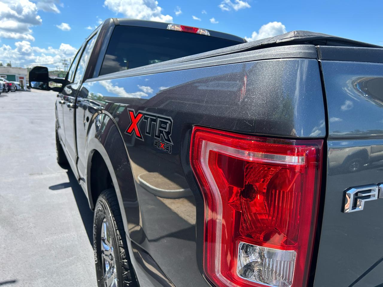 Ford F-150 4WD SuperCrew 150" XLT 2017