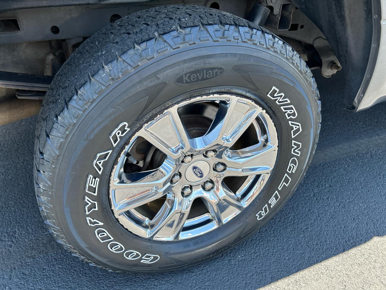 Ford F-150 4WD SuperCrew 150" XLT 2017