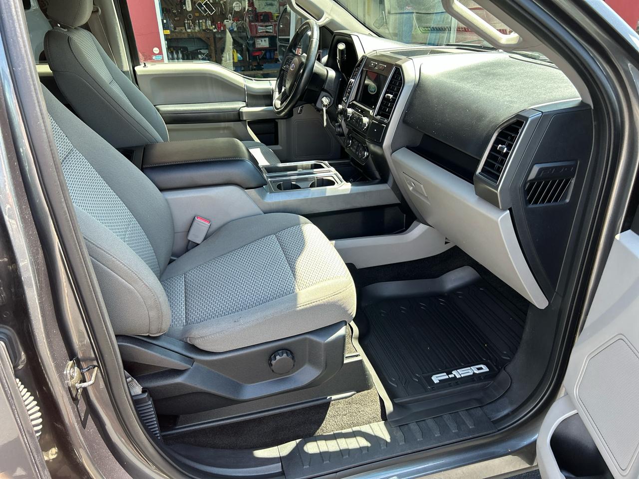 Ford F-150 4WD SuperCrew 150" XLT 2017