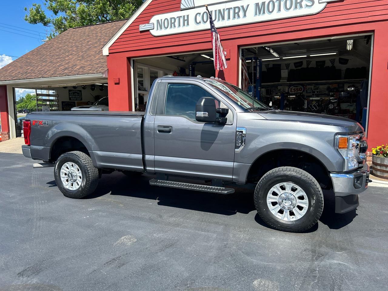 Ford Super Duty F-250 SRW XLT 4WD Reg Cab 8' Box 2022