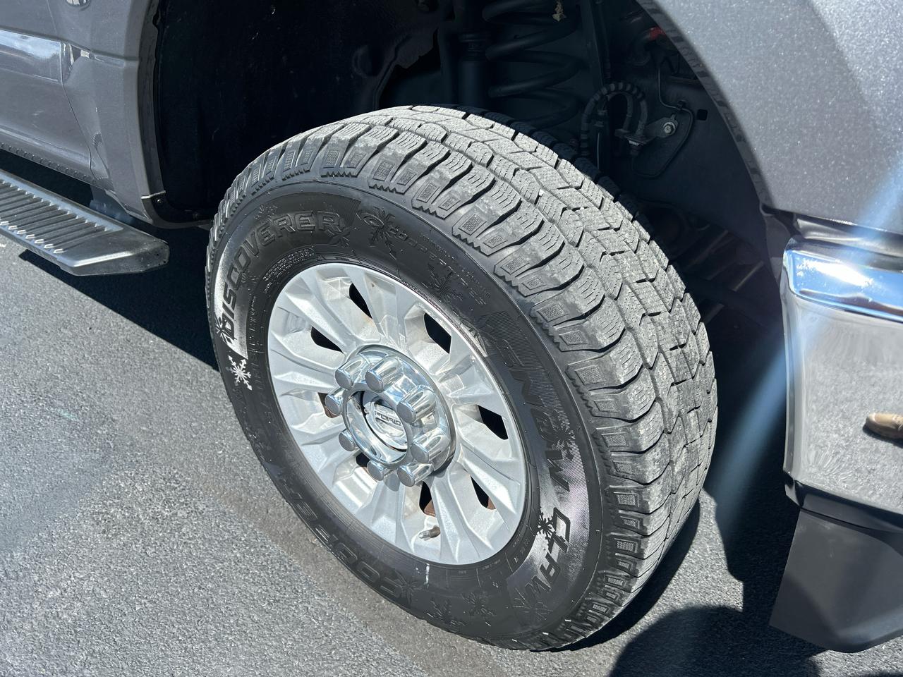 Ford Super Duty F-250 SRW XLT 4WD Reg Cab 8' Box 2022