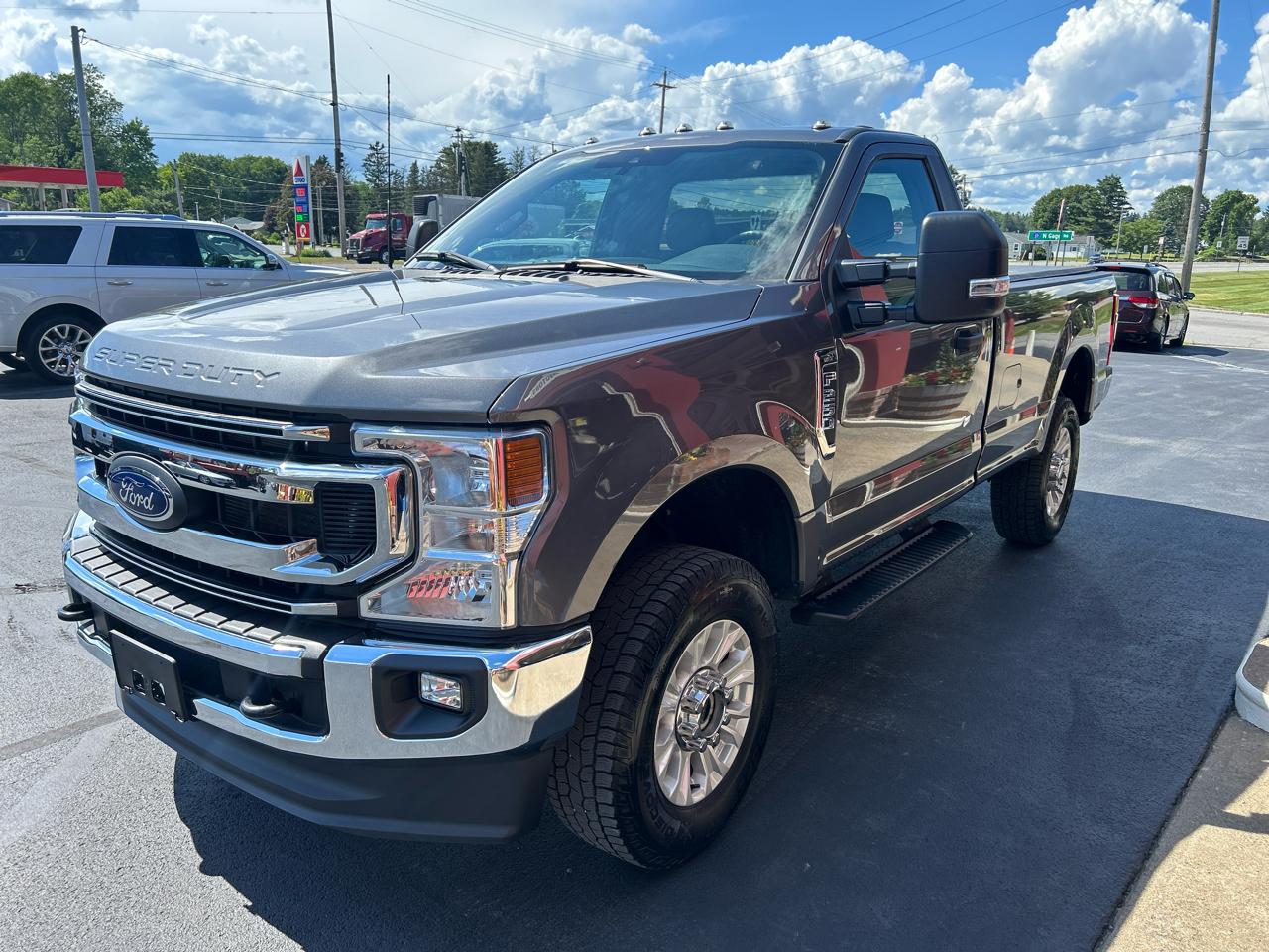 Ford Super Duty F-250 SRW XLT 4WD Reg Cab 8' Box 2022