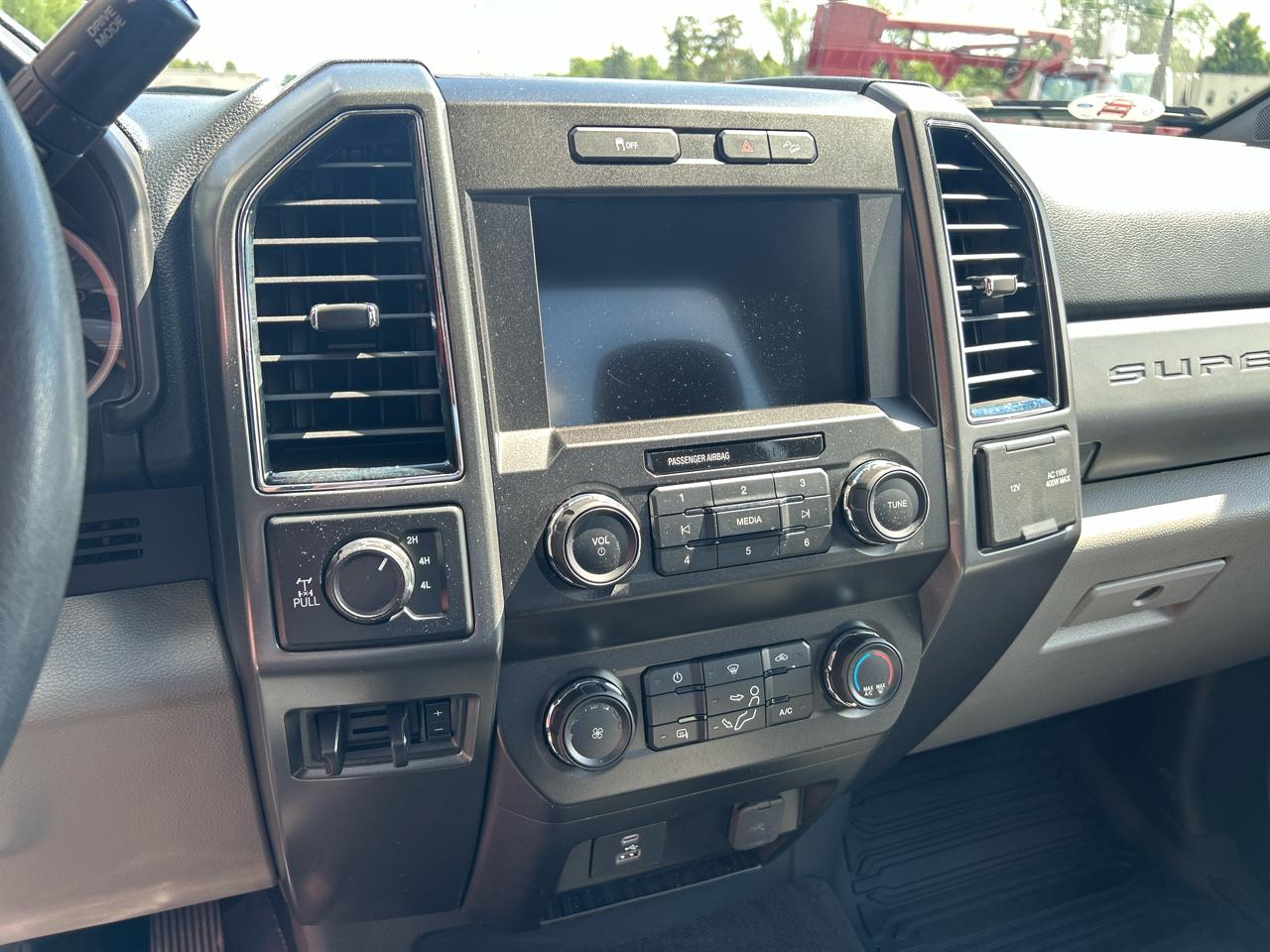 Ford Super Duty F-250 SRW XLT 4WD Reg Cab 8' Box 2022