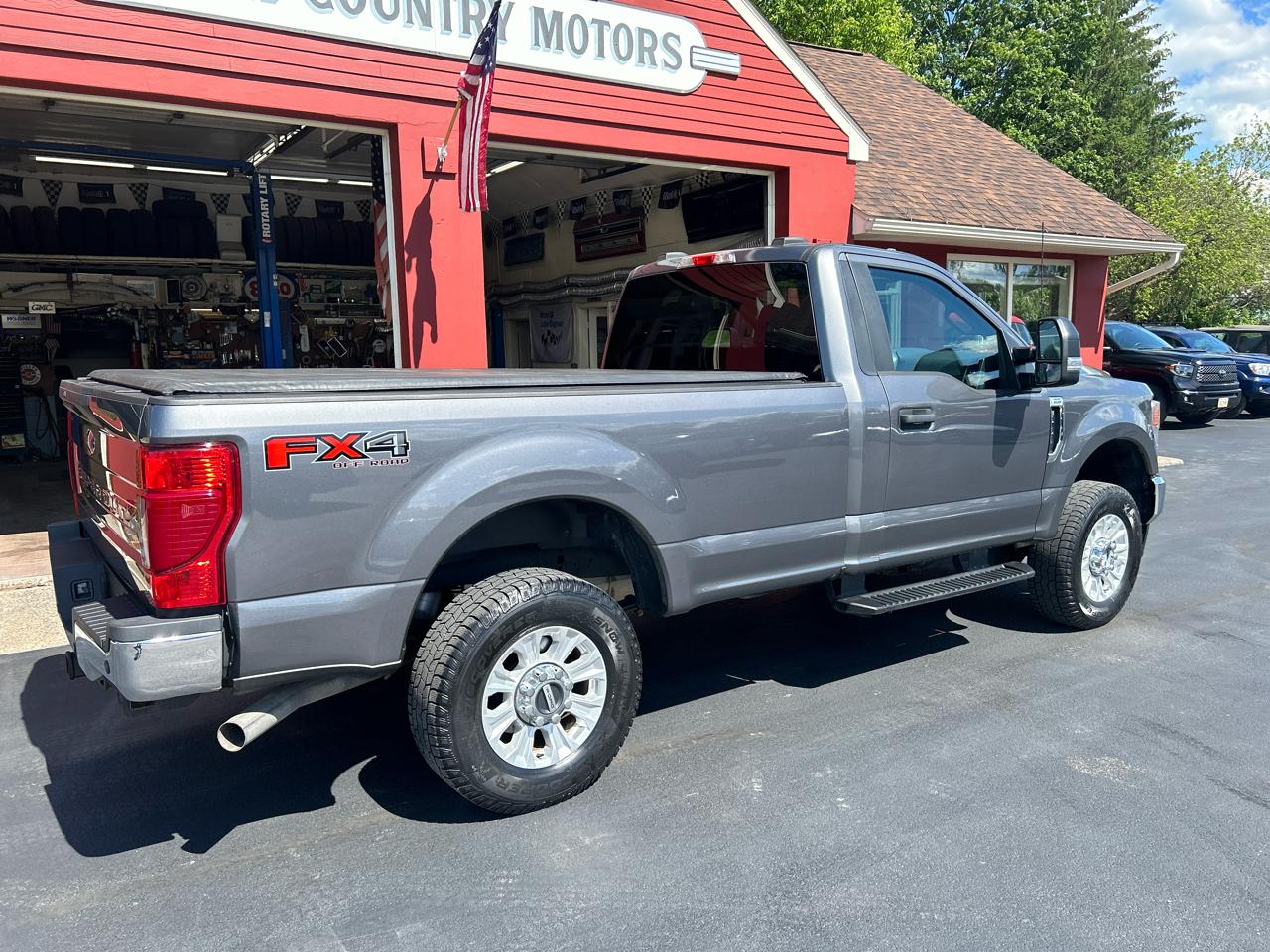 Ford Super Duty F-250 SRW XLT 4WD Reg Cab 8' Box 2022