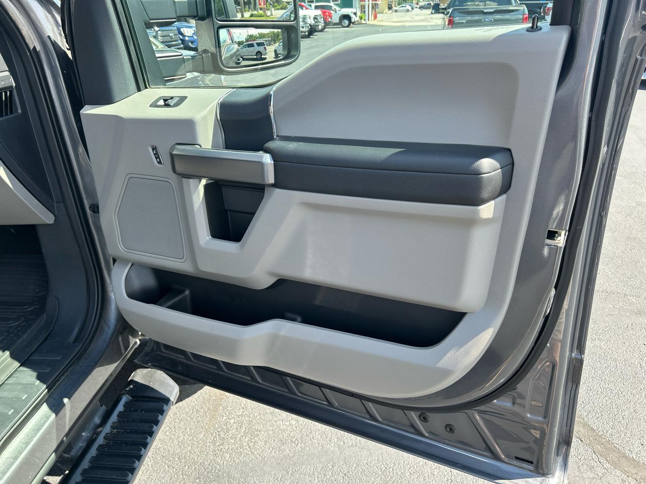 Ford Super Duty F-250 SRW XLT 4WD Reg Cab 8' Box 2022