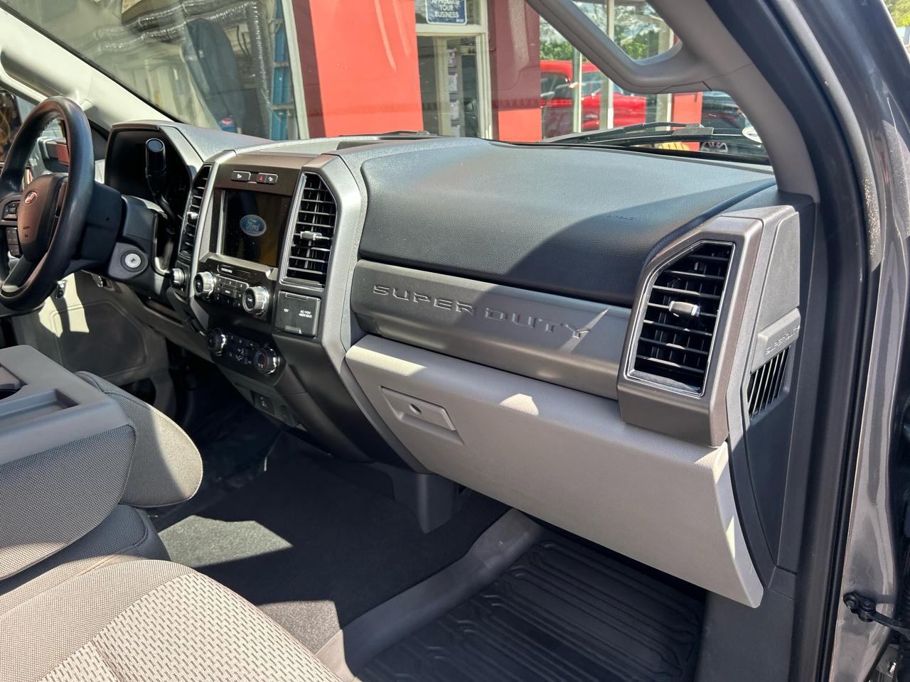 Ford Super Duty F-250 SRW XLT 4WD Reg Cab 8' Box 2022
