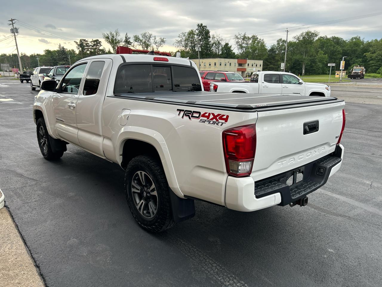 Toyota Tacoma 4WD Access Cab V6 AT TRD Sport (Natl) 2017