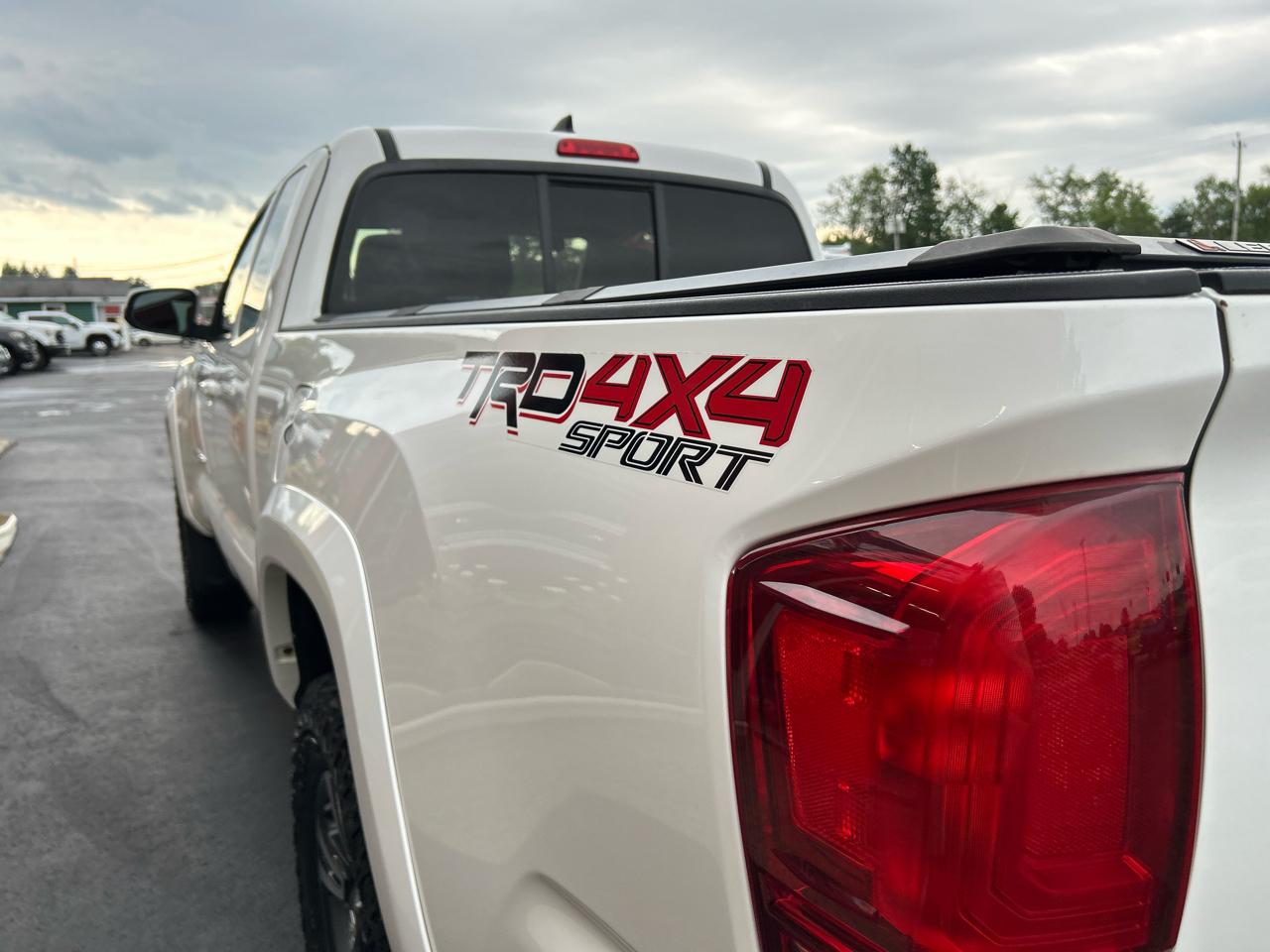 Toyota Tacoma 4WD Access Cab V6 AT TRD Sport (Natl) 2017
