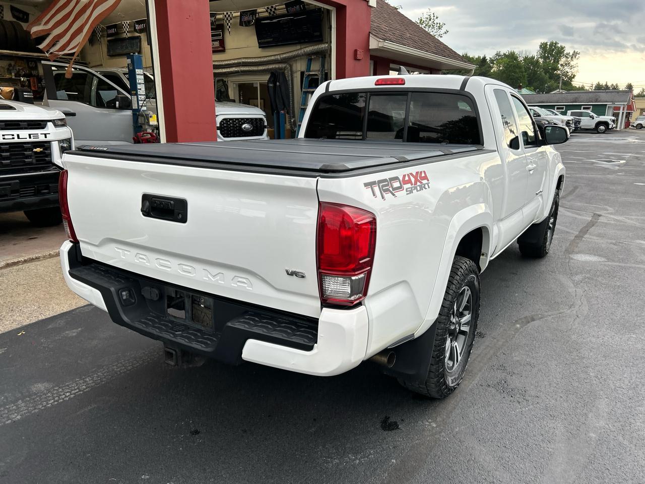 Toyota Tacoma 4WD Access Cab V6 AT TRD Sport (Natl) 2017