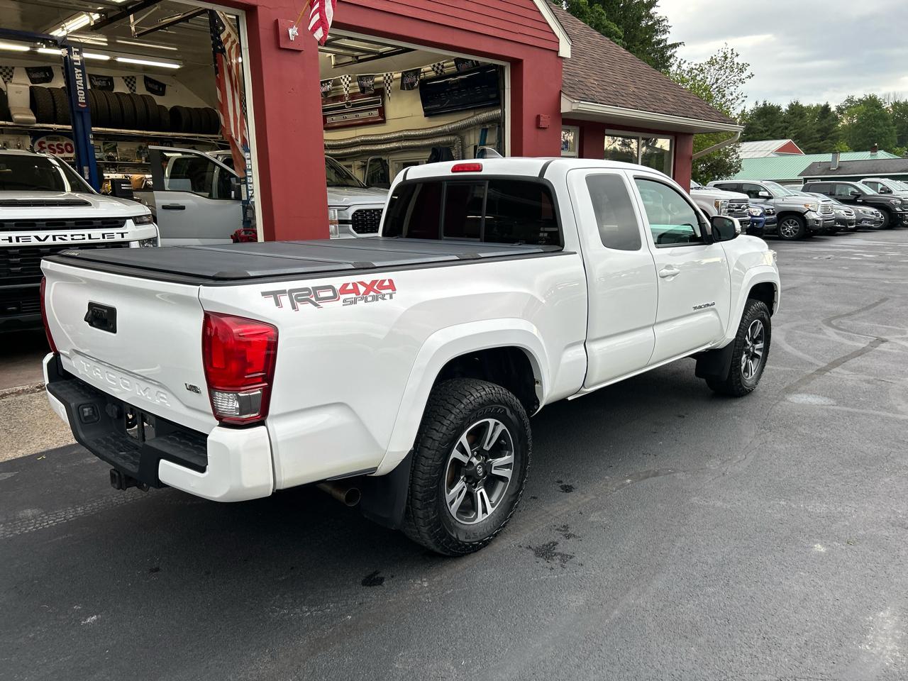Toyota Tacoma 4WD Access Cab V6 AT TRD Sport (Natl) 2017