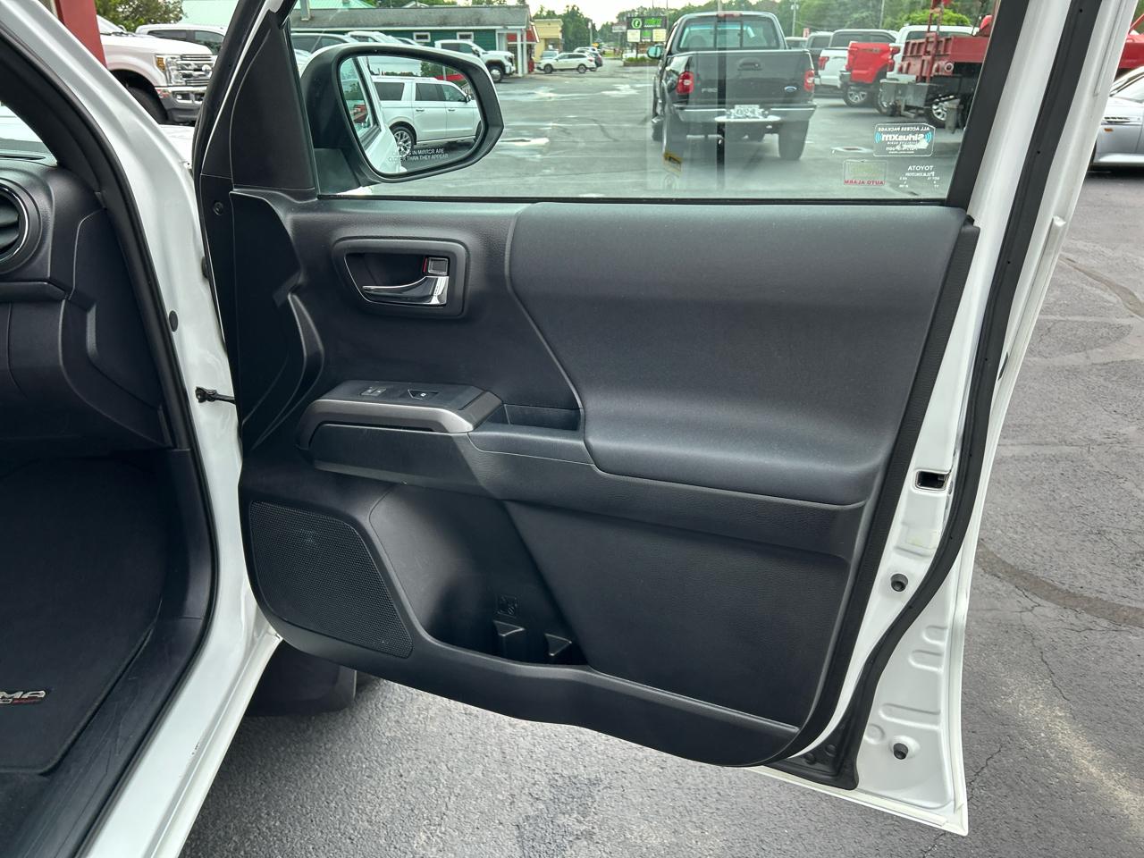 Toyota Tacoma 4WD Access Cab V6 AT TRD Sport (Natl) 2017