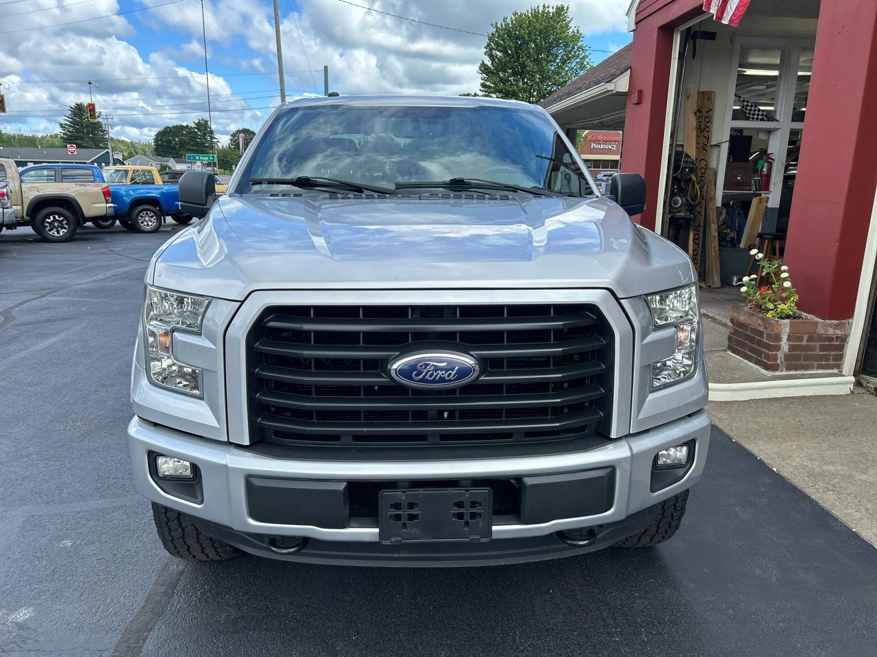 Ford F-150 4WD SuperCrew 145" XLT 2016