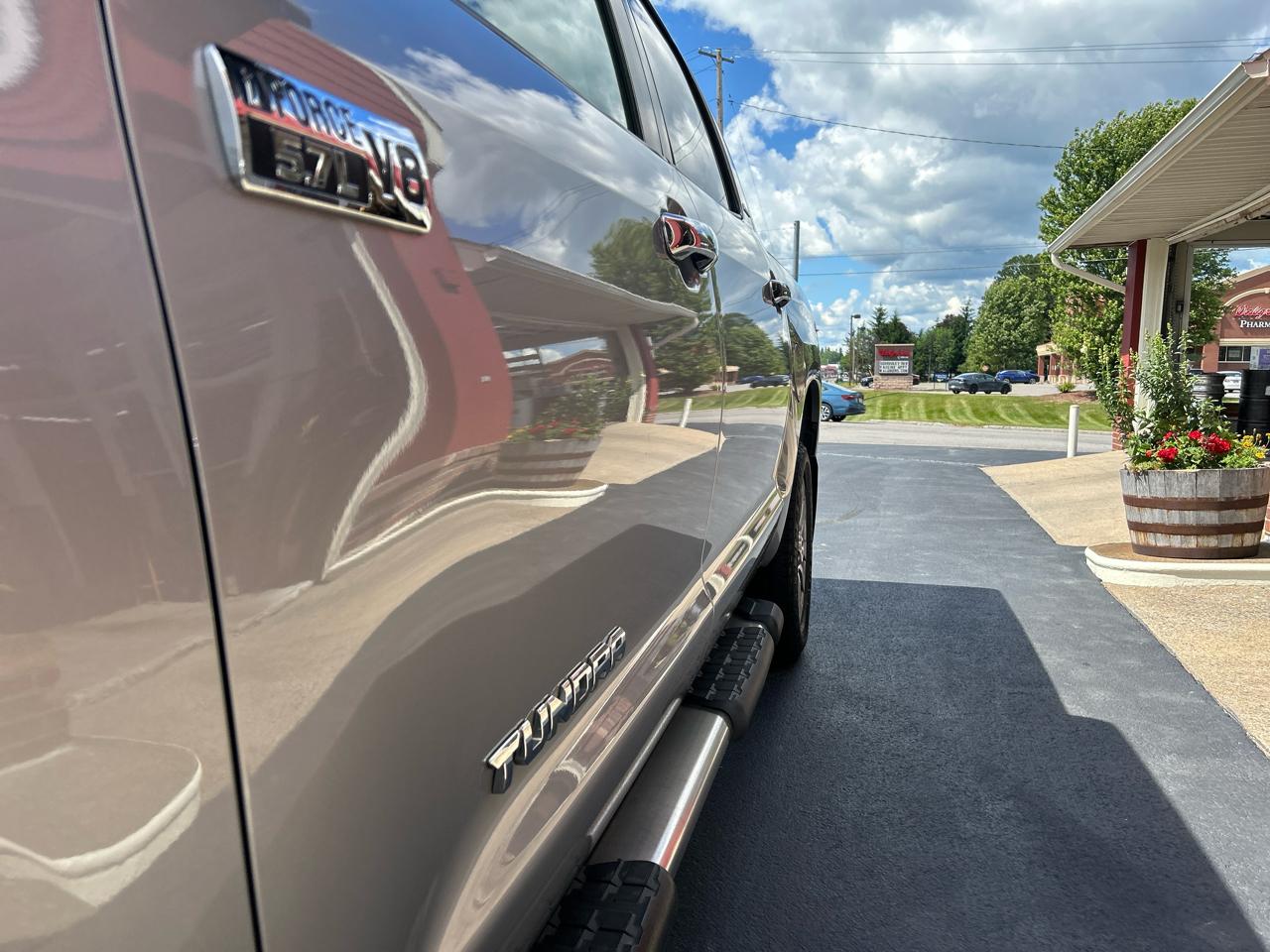Toyota Tundra 4WD Truck CrewMax 5.7L V8 6-Spd AT LTD (Natl) 2015
