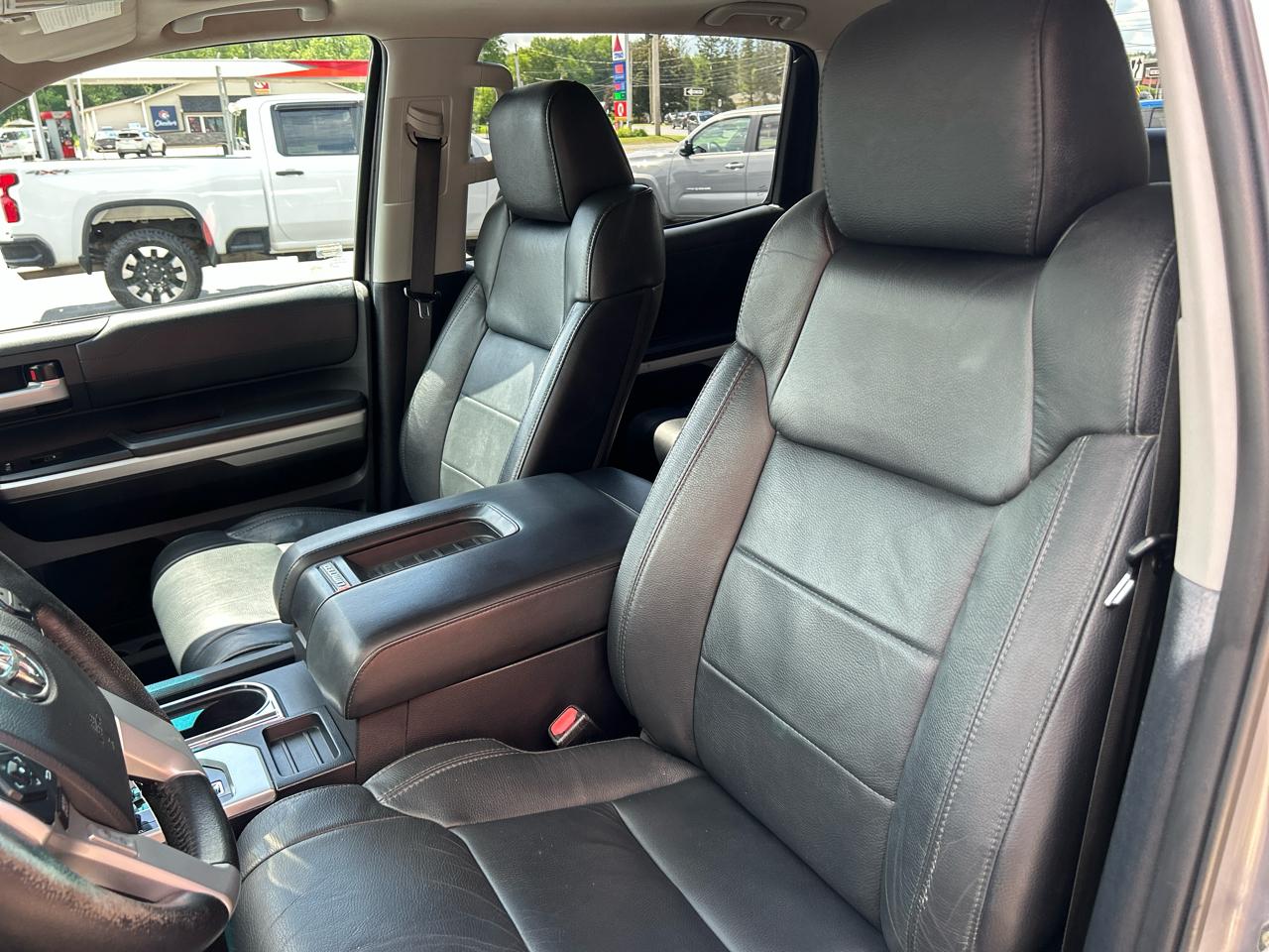 Toyota Tundra 4WD Truck CrewMax 5.7L V8 6-Spd AT LTD (Natl) 2015