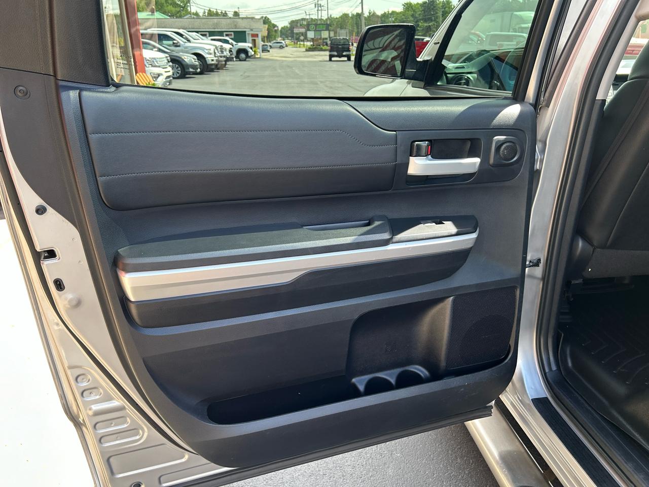Toyota Tundra 4WD Truck CrewMax 5.7L V8 6-Spd AT LTD (Natl) 2015