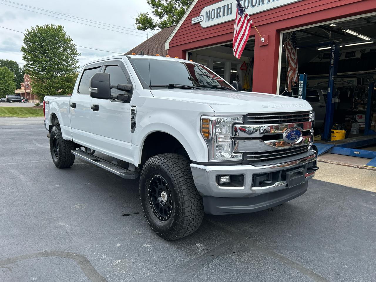 Ford Super Duty F-250 SRW 4WD Crew Cab 156" XLT 2019