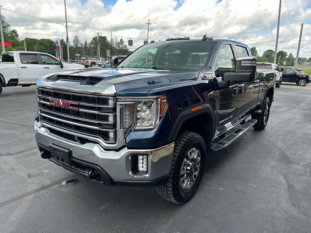 GMC Sierra 2500HD 4WD Crew Cab 159" SLT 2022