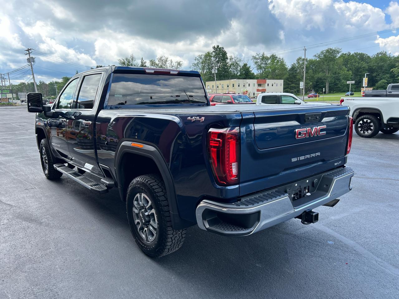 GMC Sierra 2500HD 4WD Crew Cab 159" SLT 2022