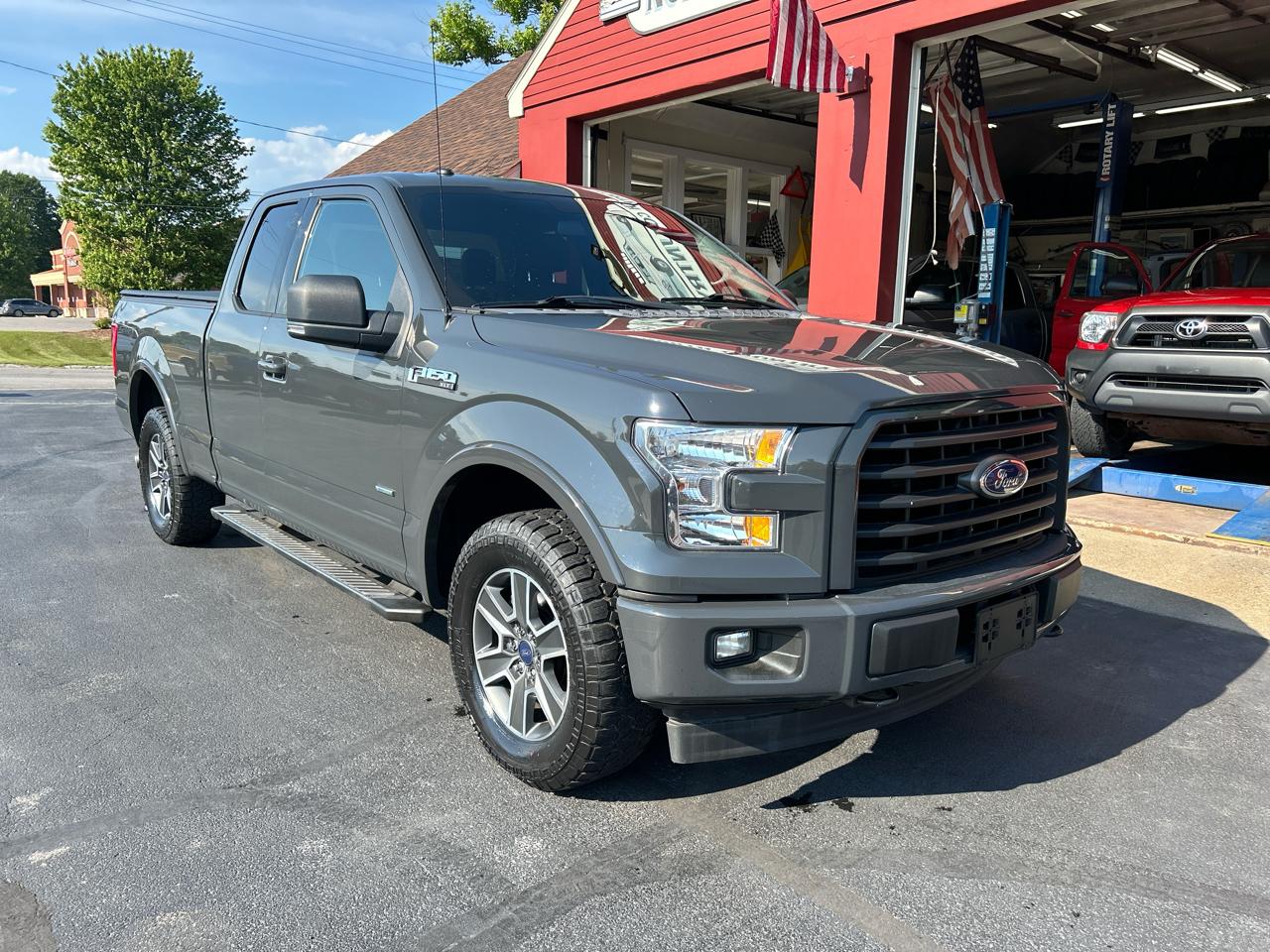 Ford F-150 4WD SuperCab 145" XLT 2017