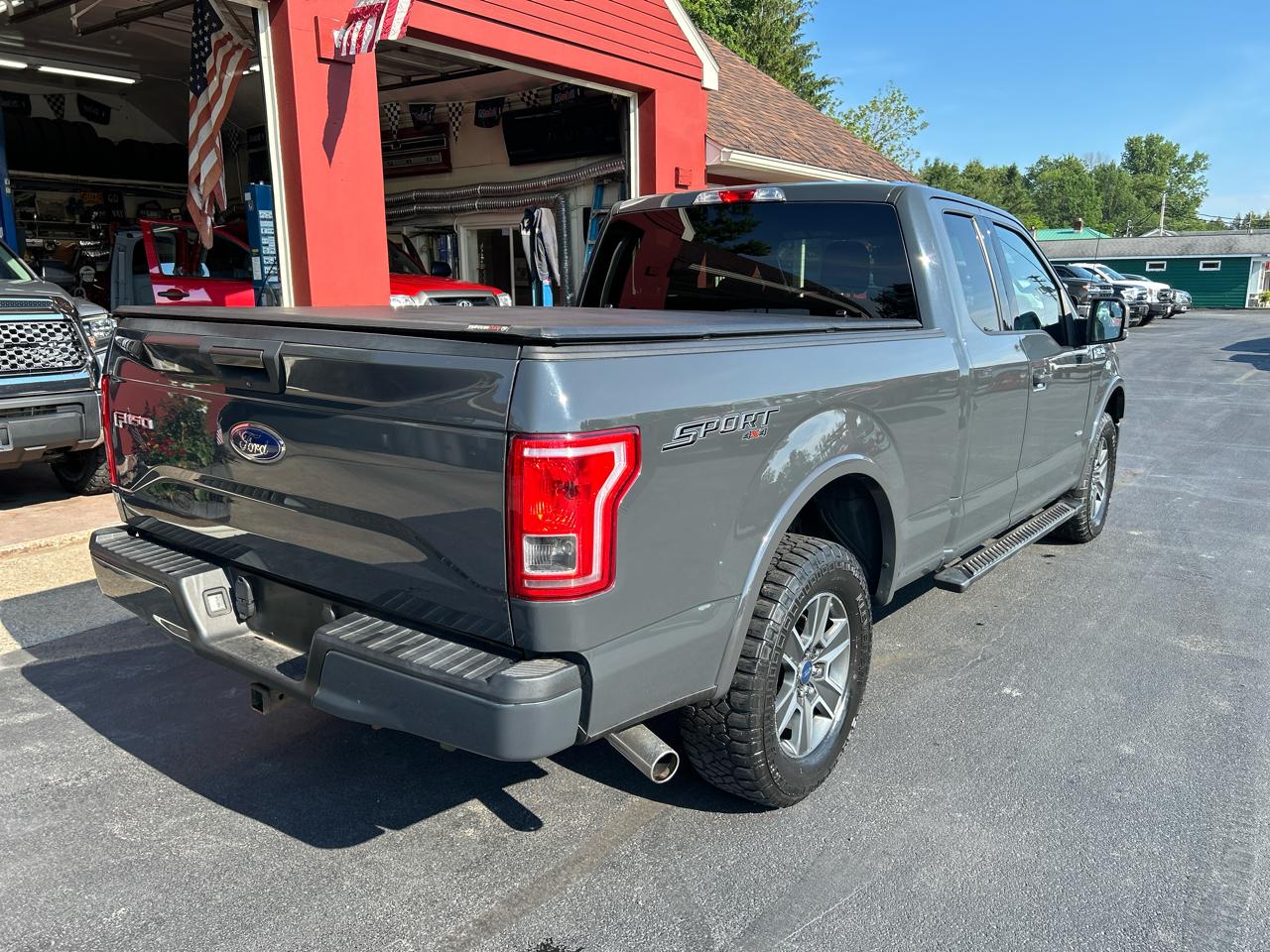 Ford F-150 4WD SuperCab 145" XLT 2017
