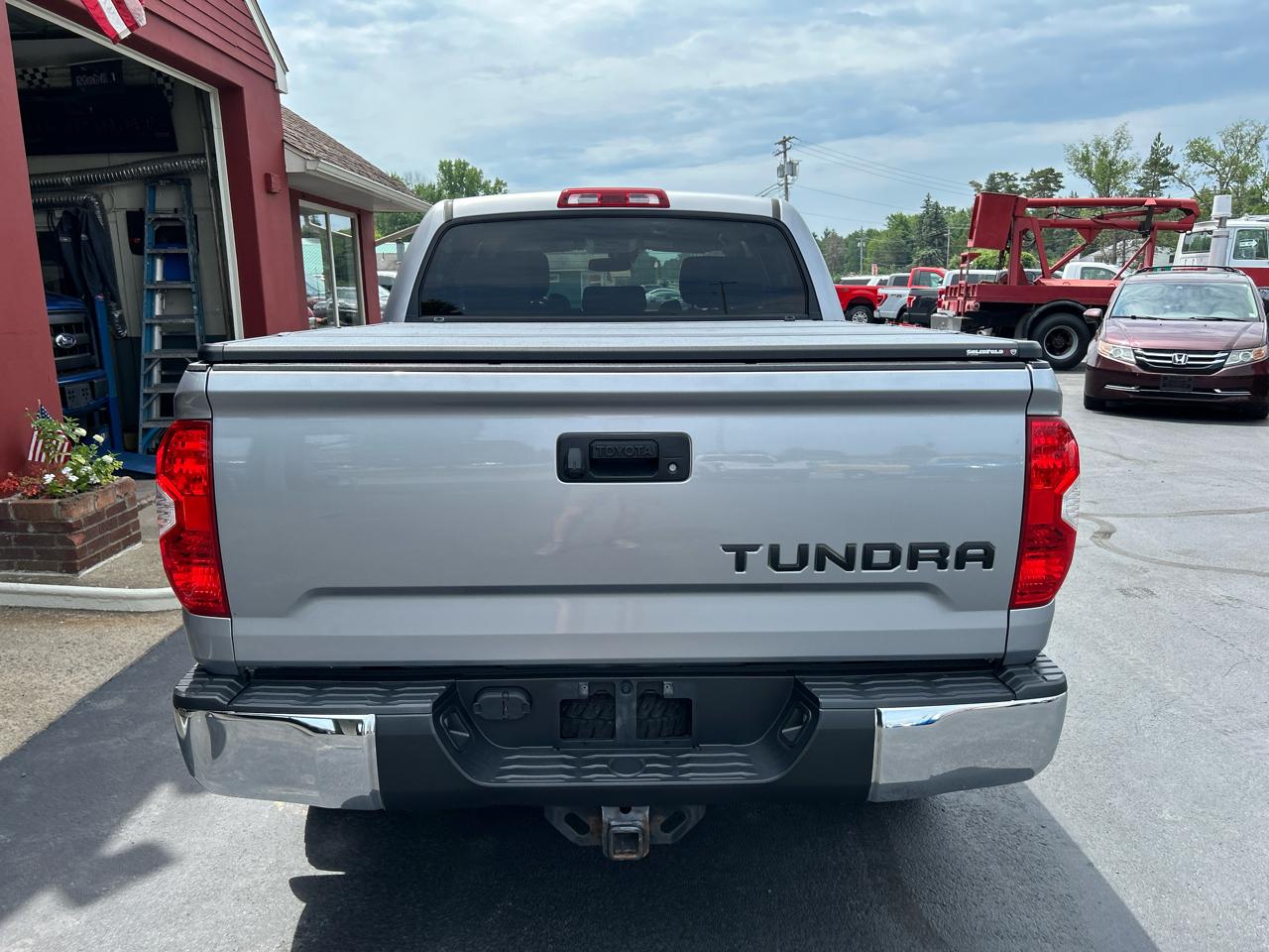 Toyota Tundra 4WD SR5 CrewMax 5.5' Bed 5.7L (Natl) 2018