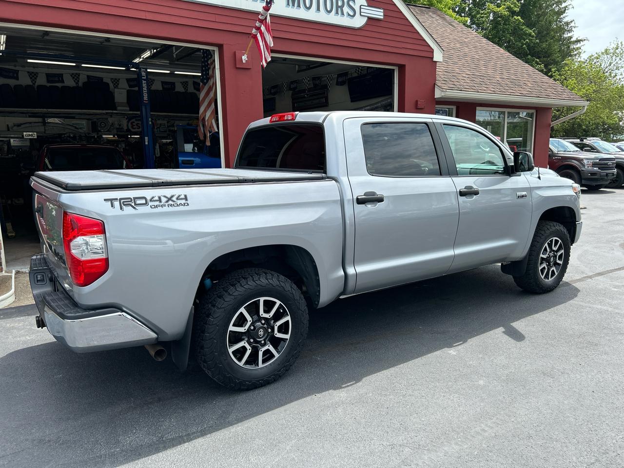 Toyota Tundra 4WD SR5 CrewMax 5.5' Bed 5.7L (Natl) 2018
